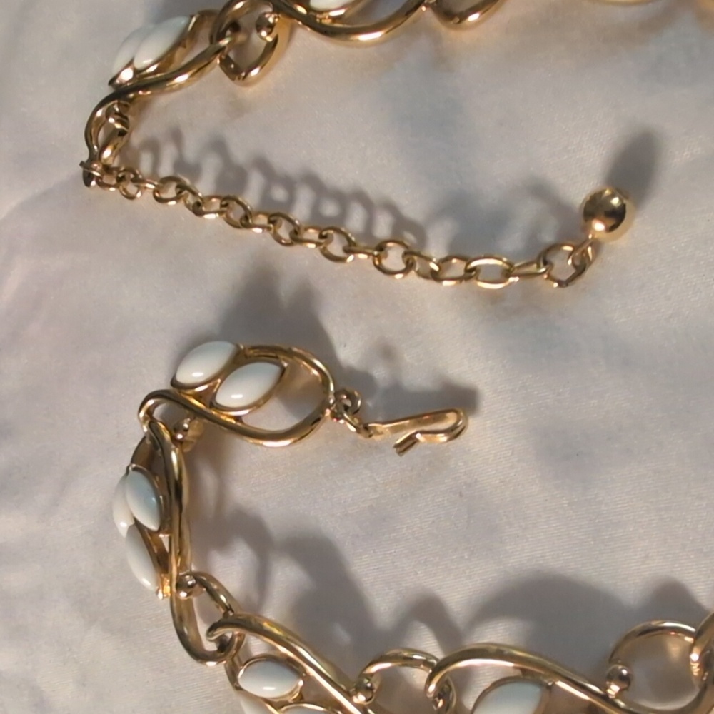 VTG Trifari TM Necklace - Picture 3 of 4
